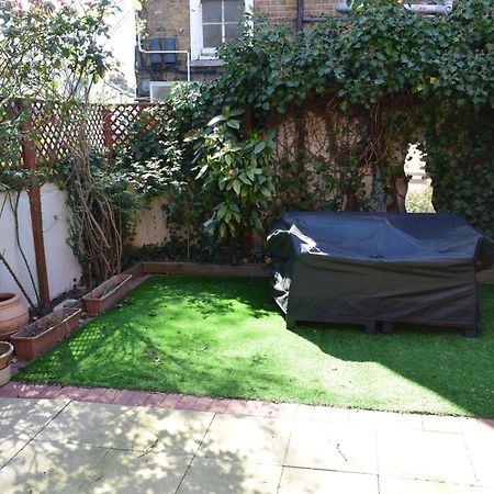 London Stratford - Spacious 2 Bed Flat With Secured Parking & Private Garden Buitenkant foto