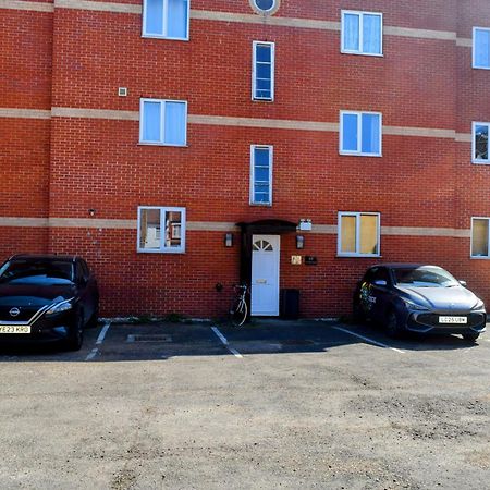 London Stratford - Spacious 2 Bed Flat With Secured Parking & Private Garden Buitenkant foto