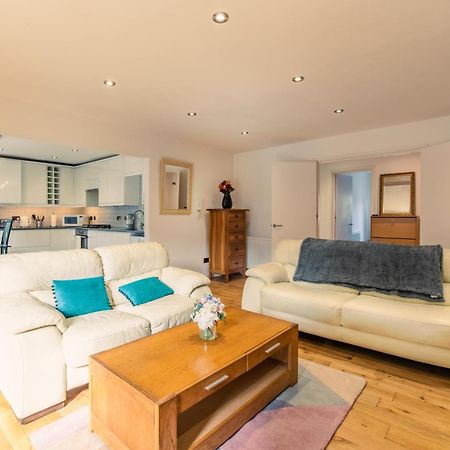 London Stratford - Spacious 2 Bed Flat With Secured Parking & Private Garden Buitenkant foto