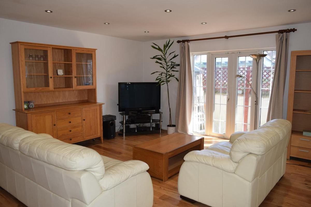 London Stratford - Spacious 2 Bed Flat With Secured Parking & Private Garden Buitenkant foto