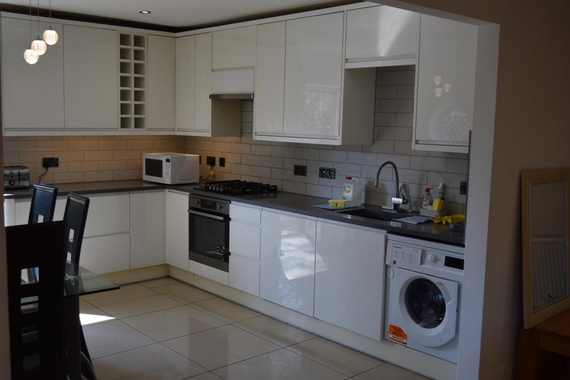 London Stratford - Spacious 2 Bed Flat With Secured Parking & Private Garden Buitenkant foto