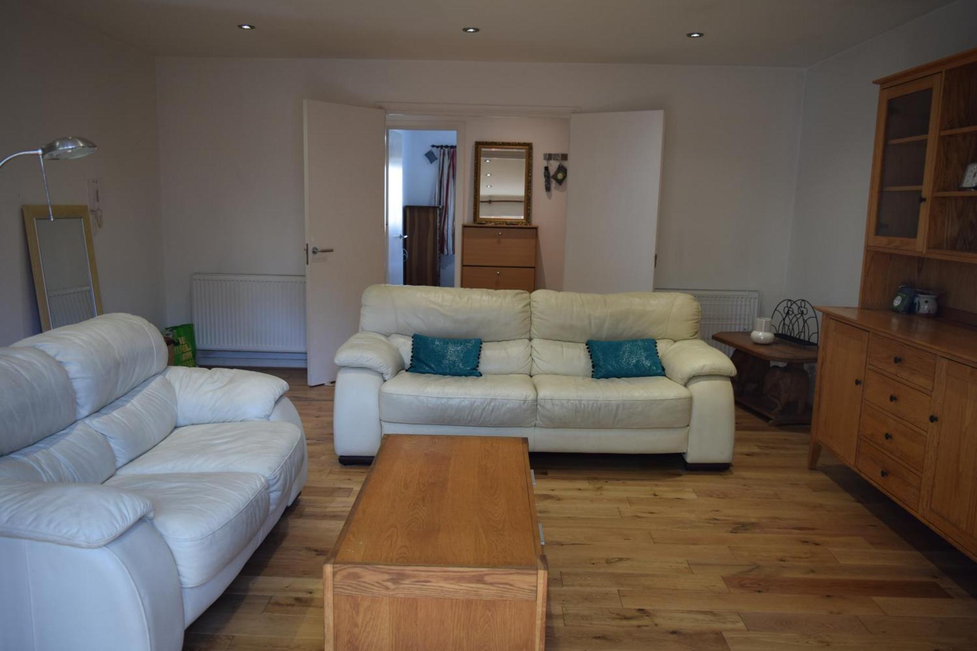 London Stratford - Spacious 2 Bed Flat With Secured Parking & Private Garden Buitenkant foto