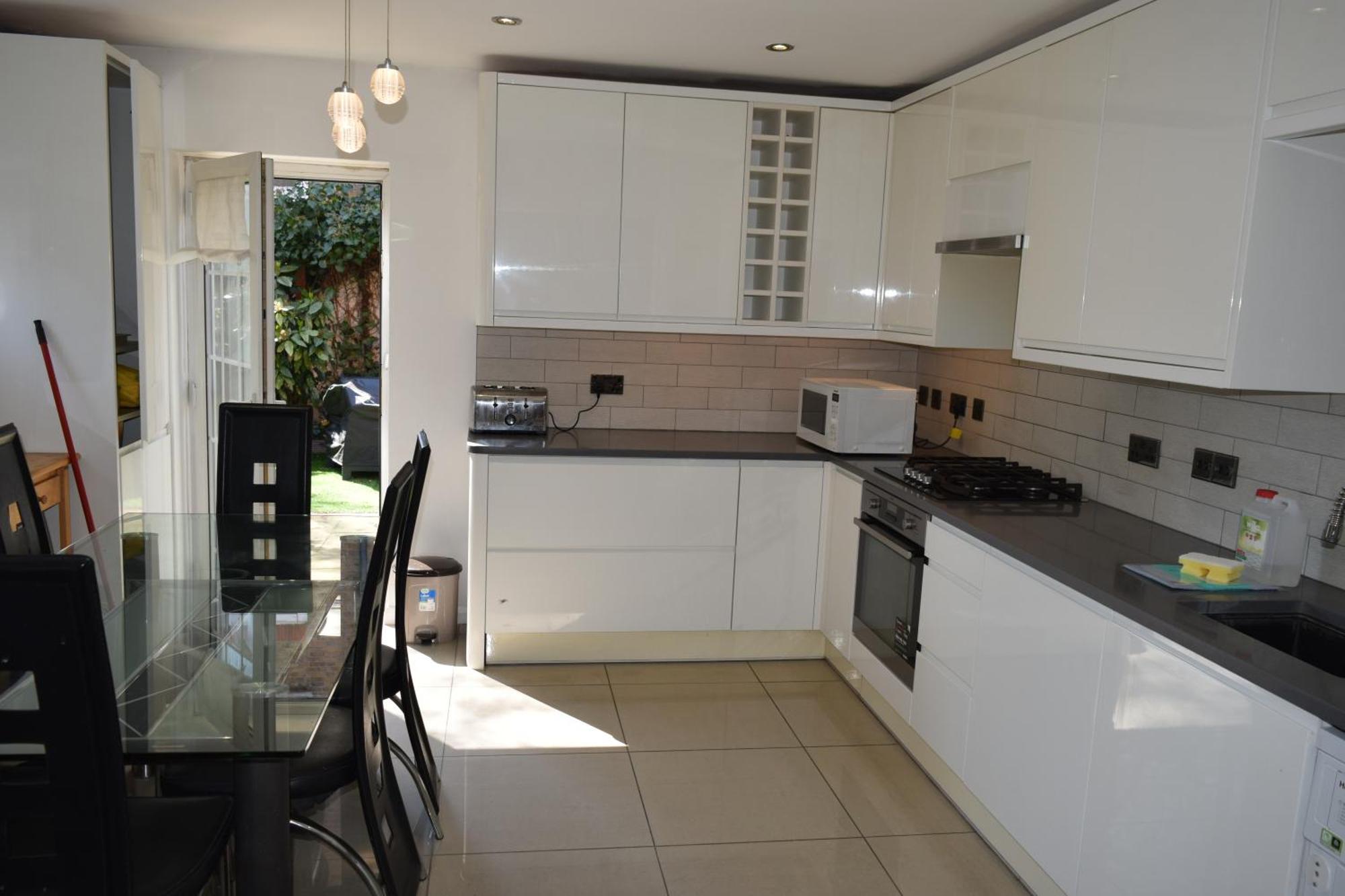London Stratford - Spacious 2 Bed Flat With Secured Parking & Private Garden Buitenkant foto