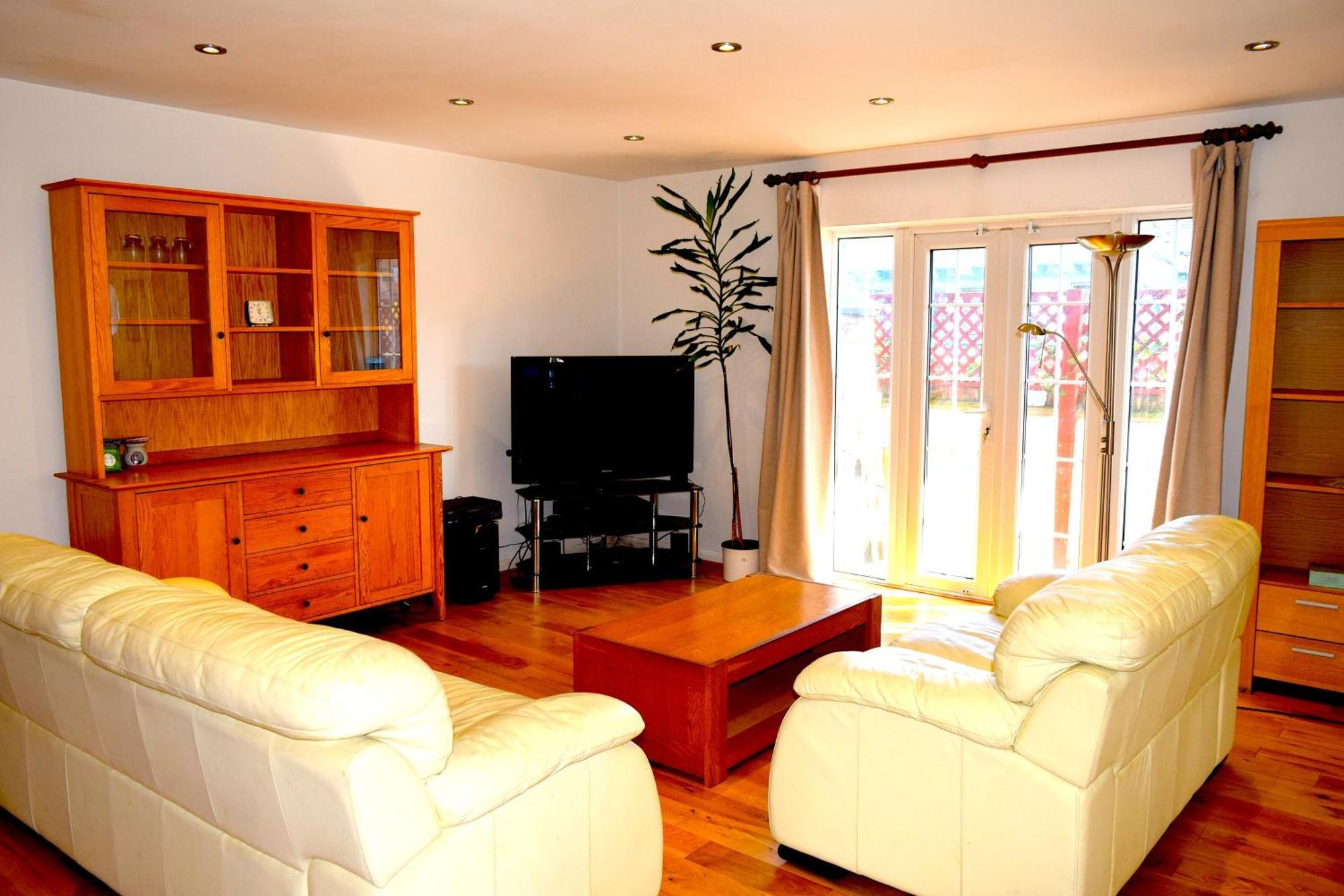 London Stratford - Spacious 2 Bed Flat With Secured Parking & Private Garden Buitenkant foto