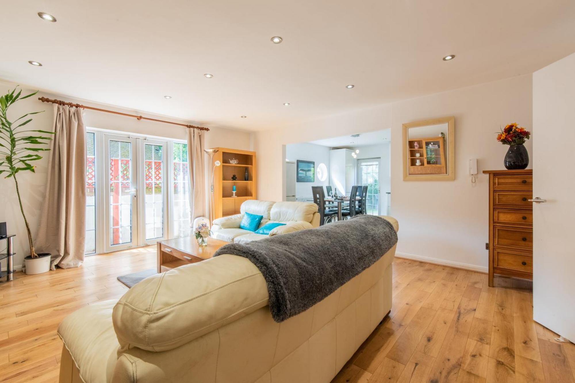 London Stratford - Spacious 2 Bed Flat With Secured Parking & Private Garden Buitenkant foto