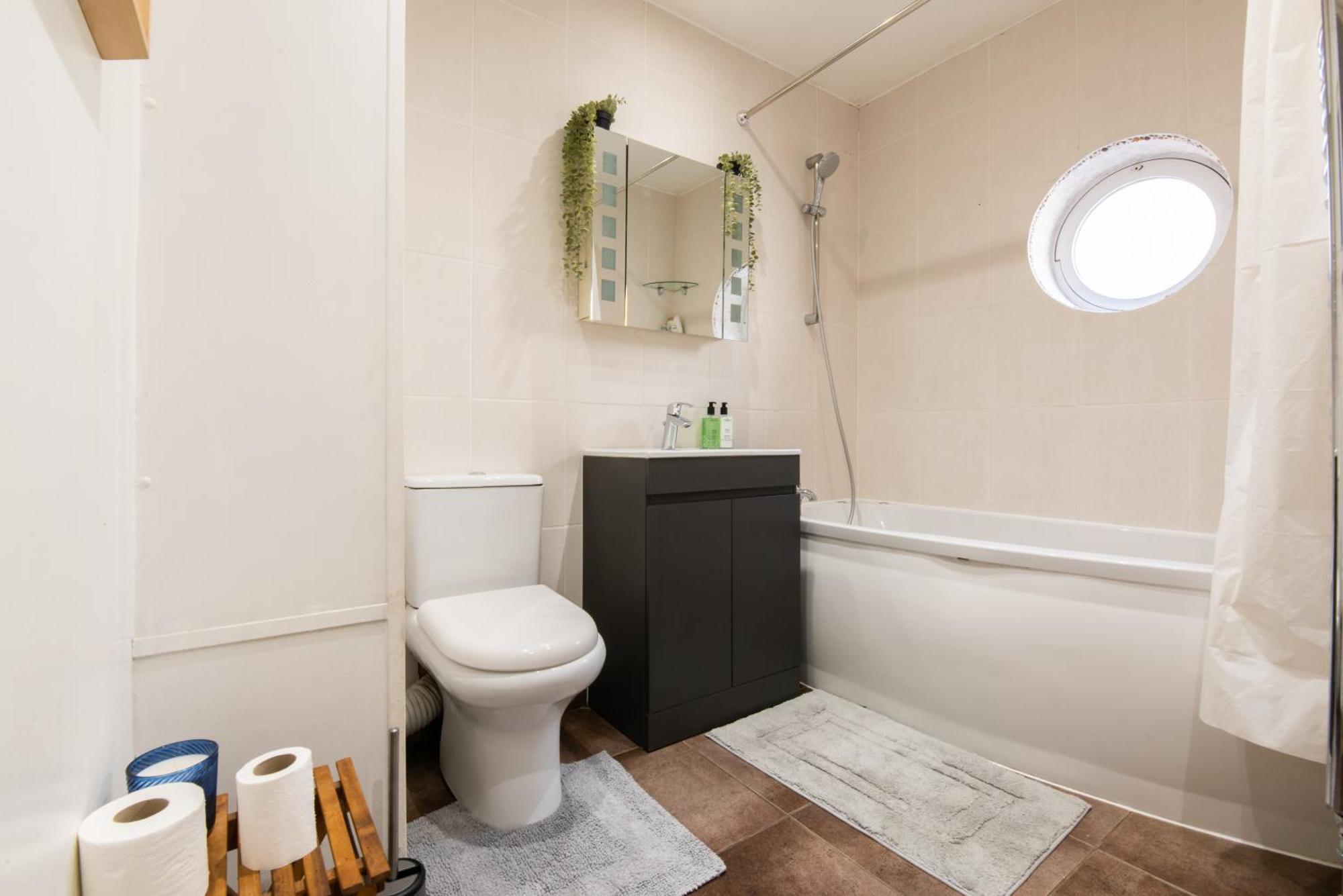 London Stratford - Spacious 2 Bed Flat With Secured Parking & Private Garden Buitenkant foto