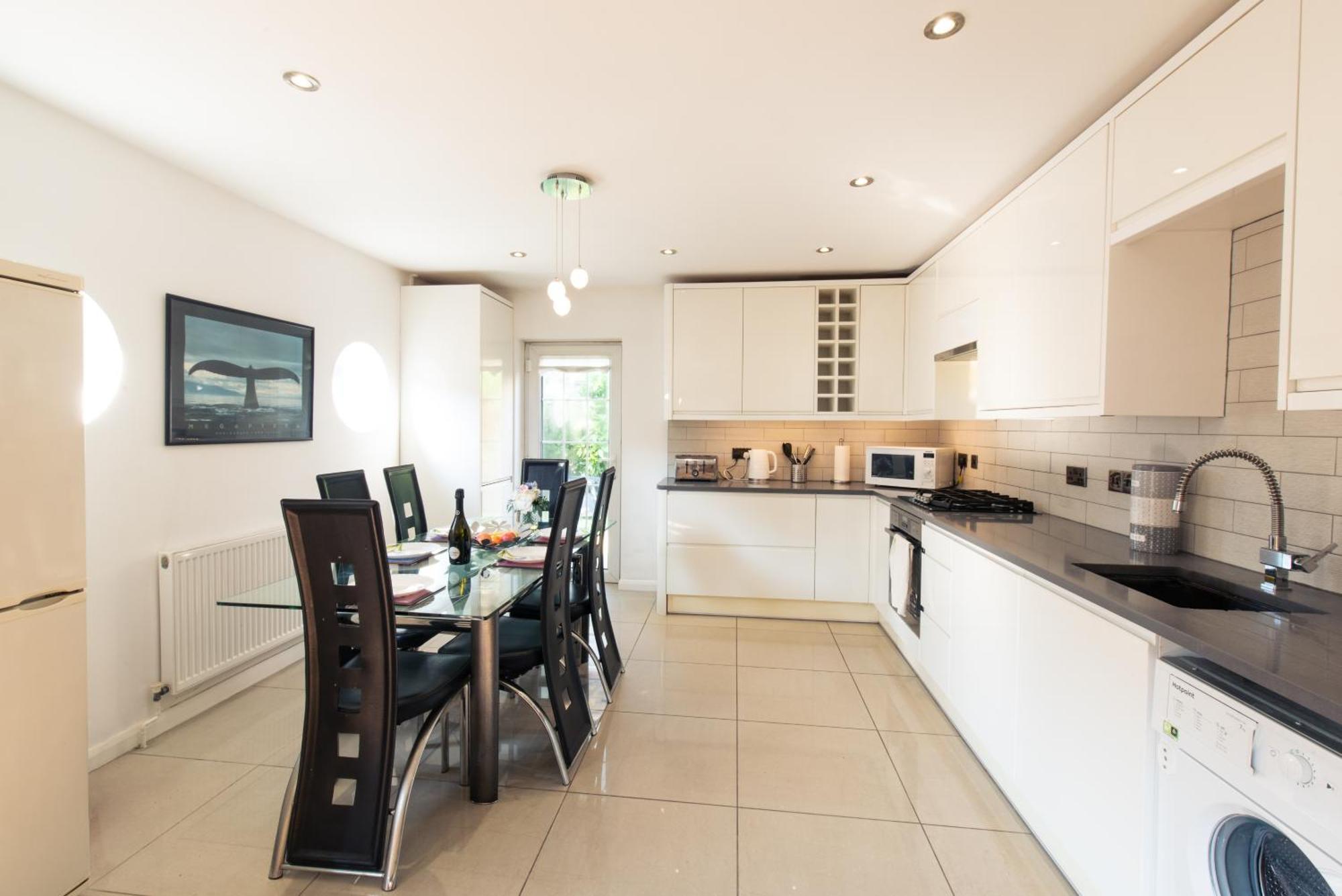 London Stratford - Spacious 2 Bed Flat With Secured Parking & Private Garden Buitenkant foto