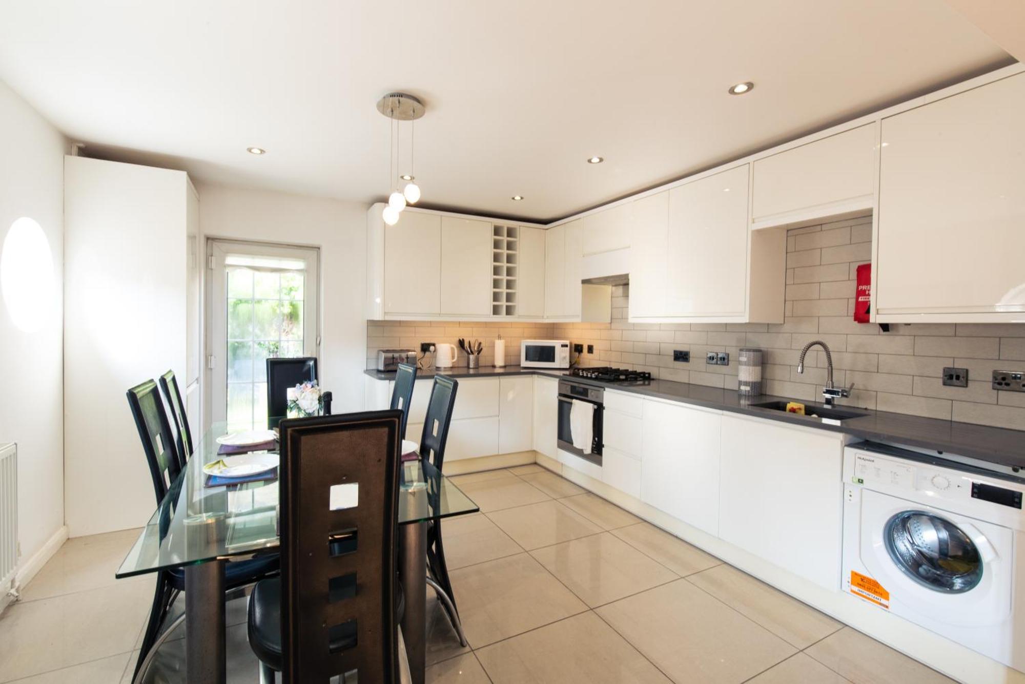 London Stratford - Spacious 2 Bed Flat With Secured Parking & Private Garden Buitenkant foto