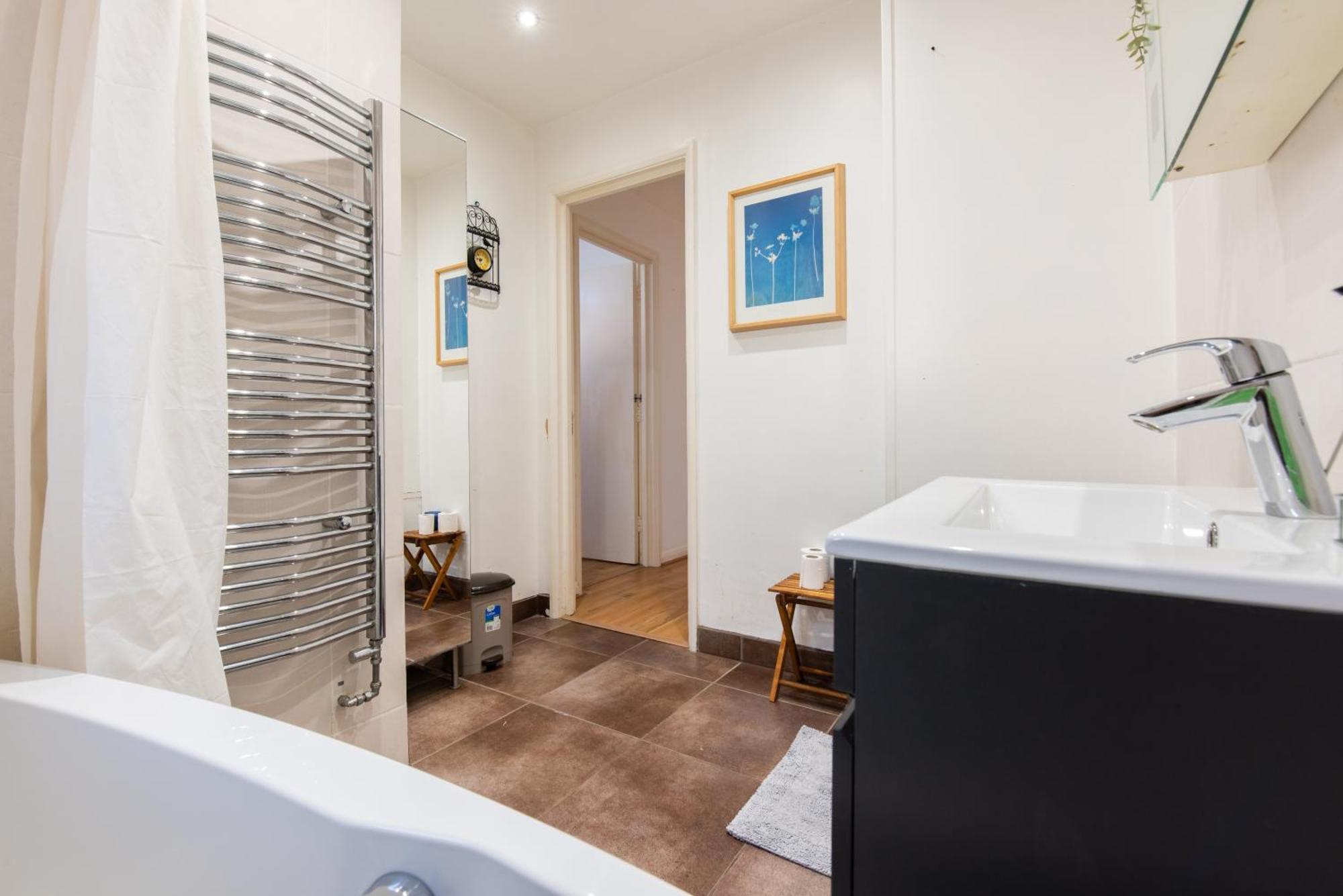 London Stratford - Spacious 2 Bed Flat With Secured Parking & Private Garden Buitenkant foto